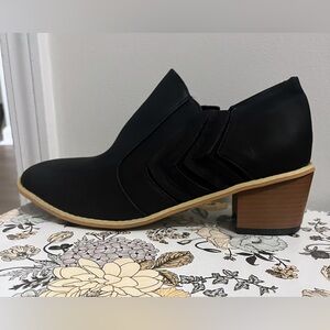 Black booties stacked heel NEW